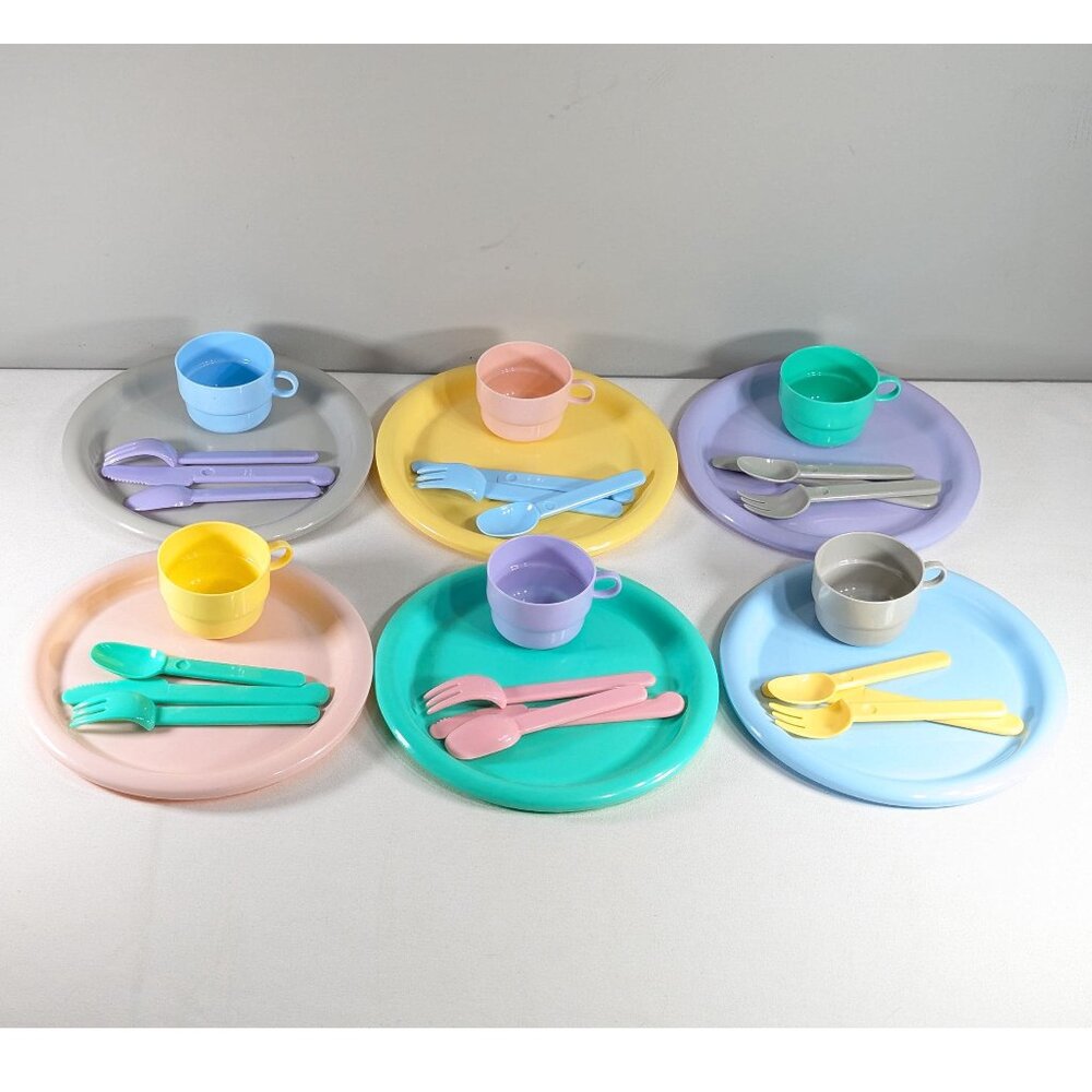 1980s Hong Kong Pastel plastic Picnic set, camping beach picnic plates, cups and